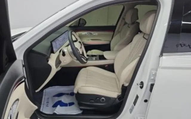 수원저렴한외제차 GV70 2.5T 가솔린 AWD 매물 사진 18 - 2025/01 36,533km